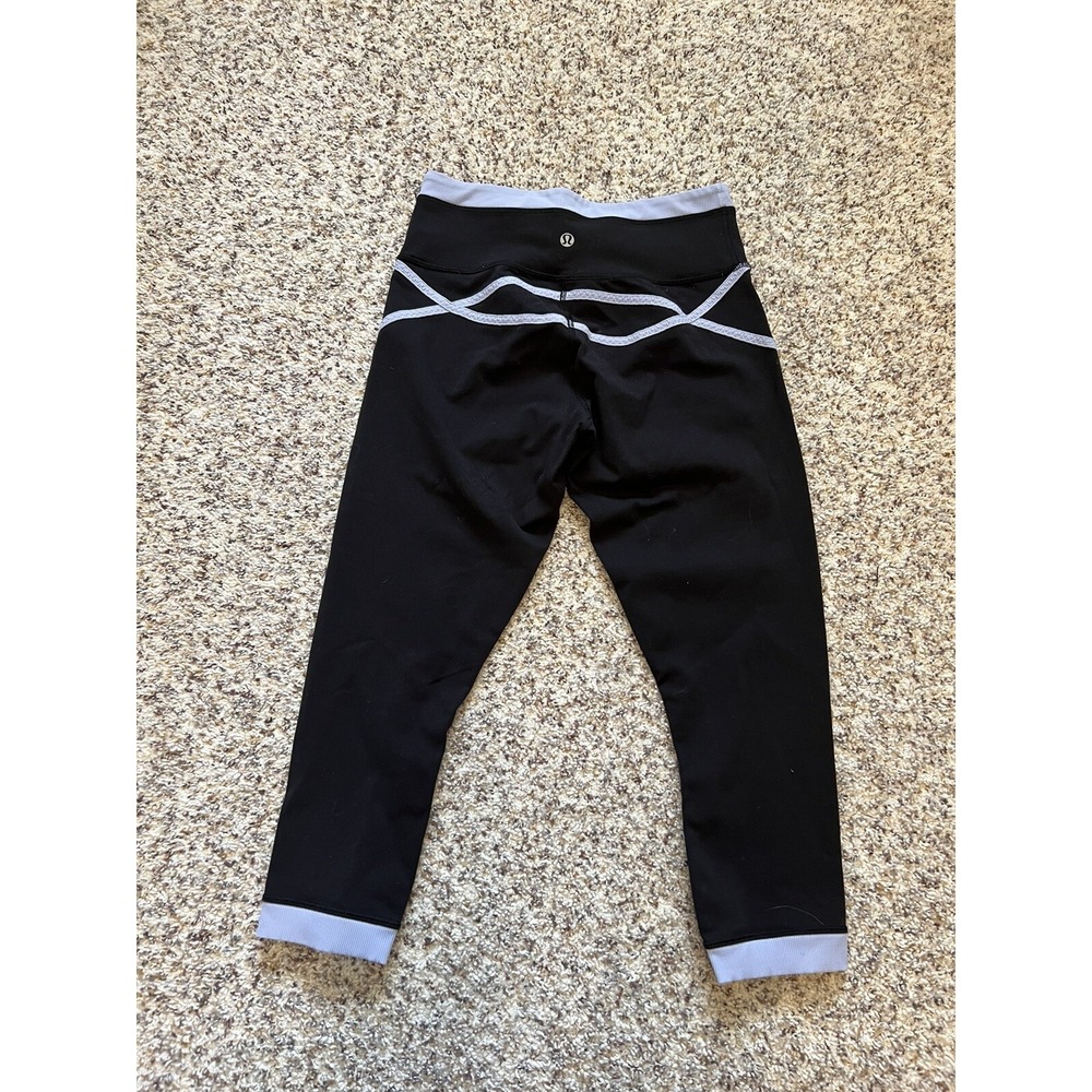 Lululemon Athletica Yoga Leggings Size 6 Black/lilac Capri Nylon/Lycra Spandex - Picture 2 of 4